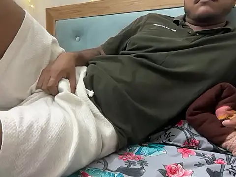 Snapshot of YourBlackBull chatting on 10/04/25, 10:08 YourBlackBull online show from 10/04/25, 10:08