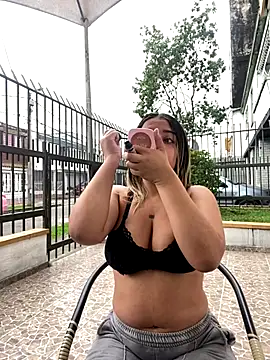 Snapshot of Ada_Pink chatting on 11/20/25, 06:29 Ada Pink online show from 11/20/25, 06:29