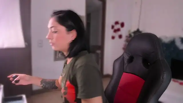 Snapshot of isaa_dl chatting on 12/17/25, 05:08 isaa dl online show from 12/17/25, 05:08