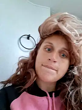 Snapshot of Suckkkq chatting on 11/02/25, 03:03 Suckkkq online show from 11/02/25, 03:03