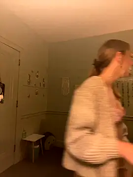 Snapshot of AmberLustXXX chatting on 10/21/25, 02:45 AmberLustXXX online show from 10/21/25, 02:45