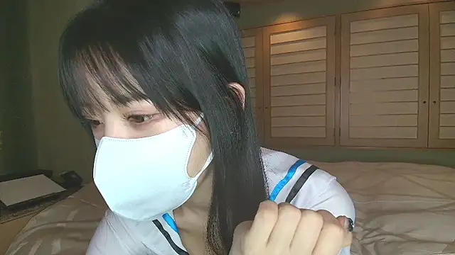 Snapshot of hana-08787- chatting on 11/18/25, 10:31 hana-08787- online show from 11/18/25, 10:31