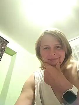 Snapshot of Masha412111 chatting on 06/12/26, 09:25 Masha412111 online show from 06/12/26, 09:25