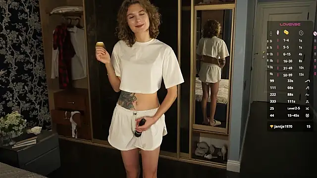 Snapshot of BellaReppert chatting on 12/16/25, 08:52 BellaReppert online show from 12/16/25, 08:52