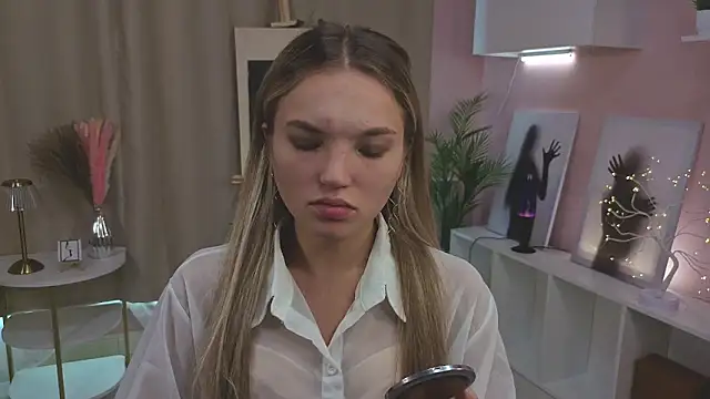 JulieLupo online show from 10/12/25, 06:12