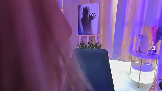 JulieLupo online show from 11/04/25, 06:23