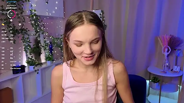 JulieLupo online show from 11/08/25, 06:13