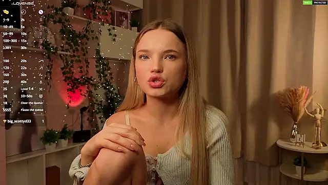 JulieLupo online show from 11/16/25, 06:08