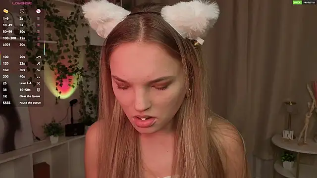 JulieLupo online show from 11/21/25, 06:12