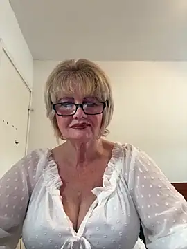 Snapshot of BoloshkaBlonda chatting on 06/19/26, 04:22 BoloshkaBlonda online show from 06/19/26, 04:22