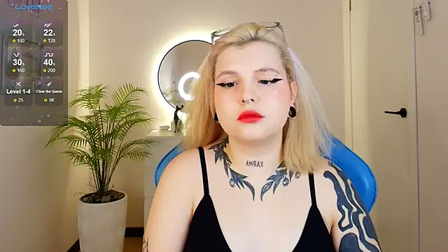 Shad0wPurr online show from 10/17/25, 02:37