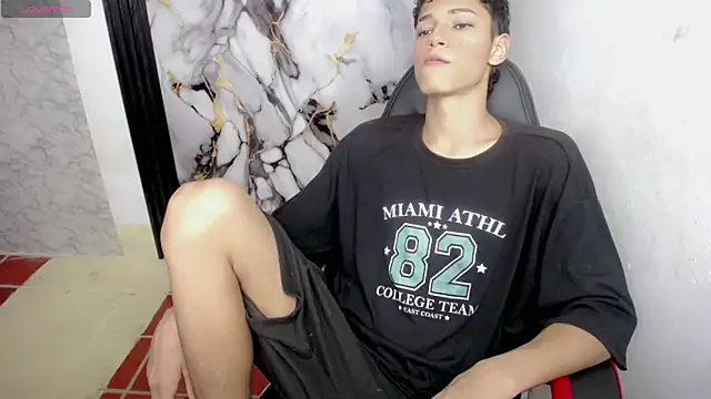 Im david02 online show from 12/18/25, 02:34