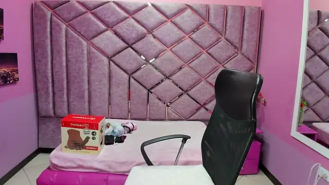 sarah sweett  online show from 04/14/26, 02:56