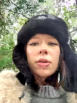 Snapshot of RollDolls chatting on 10/13/25, 01:22 RollDolls online show from 10/13/25, 01:22