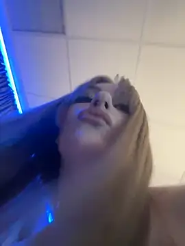 Snapshot of RollDolls chatting on 10/19/25, 05:08 RollDolls online show from 10/19/25, 05:08