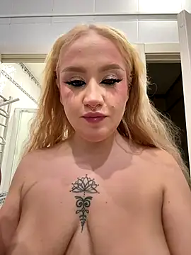 Snapshot of RollDolls chatting on 10/26/25, 05:13 RollDolls online show from 10/26/25, 05:13