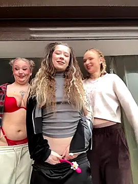 Snapshot of RollDolls chatting on 11/20/25, 05:07 RollDolls online show from 11/20/25, 05:07