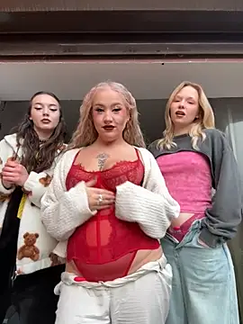 Snapshot of RollDolls chatting on 11/30/25, 05:11 RollDolls online show from 11/30/25, 05:11