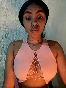 Snapshot of Itanydiorr chatting on 10/26/25, 06:19 Itanydiorr online show from 10/26/25, 06:19