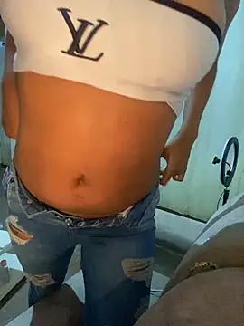 Snapshot of Itanydiorr chatting on 11/14/25, 03:38 Itanydiorr online show from 11/14/25, 03:38