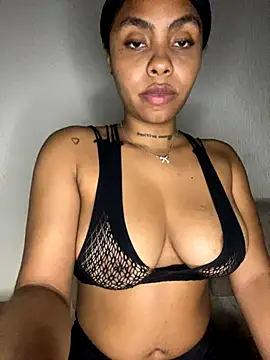 Snapshot of Itanydiorr chatting on 11/25/25, 06:13 Itanydiorr online show from 11/25/25, 06:13