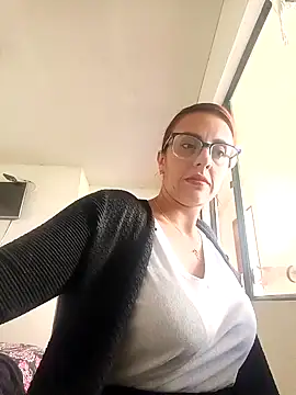 Jade 1-9 online show from 11/28/25, 02:31