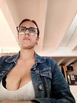 Jade 1-9 online show from 02/04/26, 07:31