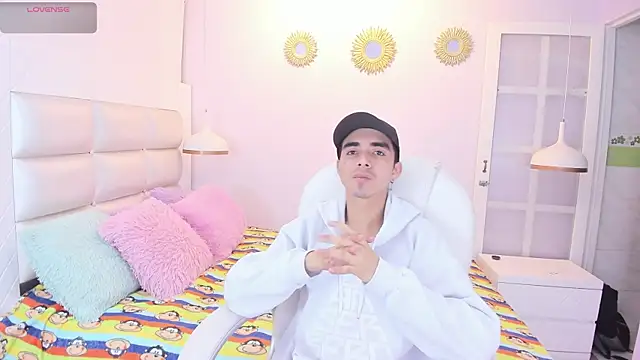 Hottie Guy online show from 10/30/25, 12:28