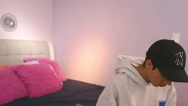 Hottie Guy online show from 11/04/25, 05:45