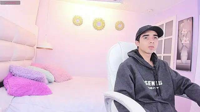 Hottie Guy online show from 11/12/25, 12:16