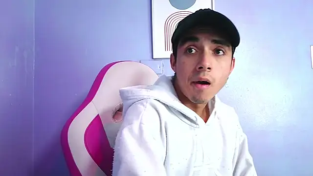 Hottie Guy online show from 11/17/25, 05:52