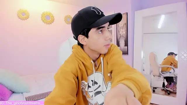 Hottie Guy online show from 11/21/25, 05:55