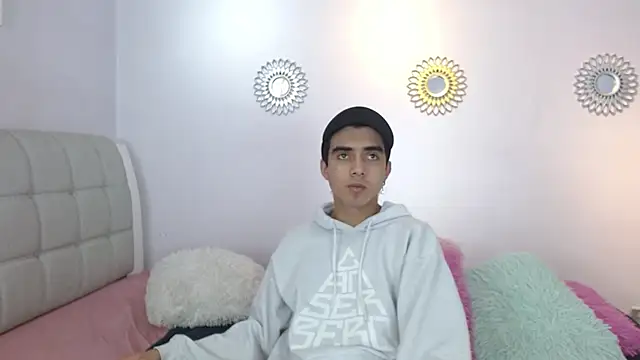 Hottie Guy online show from 11/26/25, 05:58