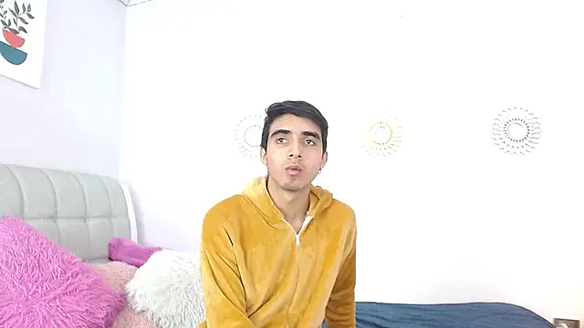 Hottie Guy online show from 12/02/25, 06:03