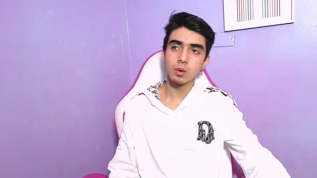 Hottie Guy online show from 12/03/25, 05:55