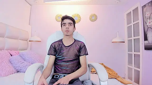 Hottie Guy online show from 12/05/25, 05:53