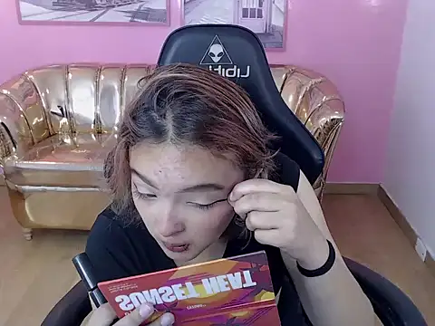 mia foster t online show from 10/24/25, 12:34