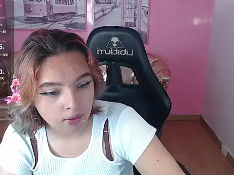 mia foster t online show from 10/31/25, 02:18