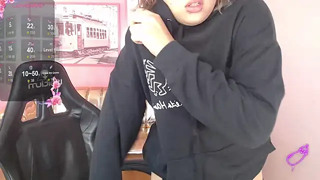 mia foster t online show from 11/05/25, 01:11