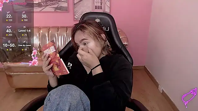 mia foster t online show from 11/08/25, 12:49