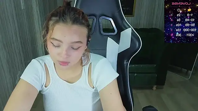 mia foster t online show from 11/13/25, 12:42