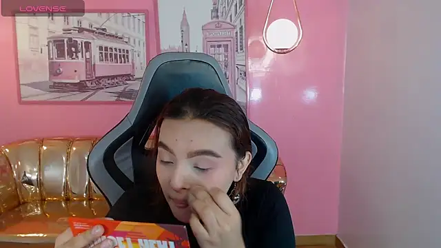 mia foster t online show from 12/22/25, 12:57