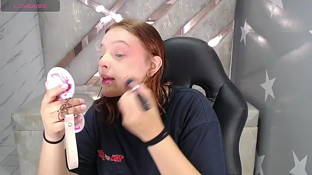 mia foster t online show from 04/18/26, 01:15