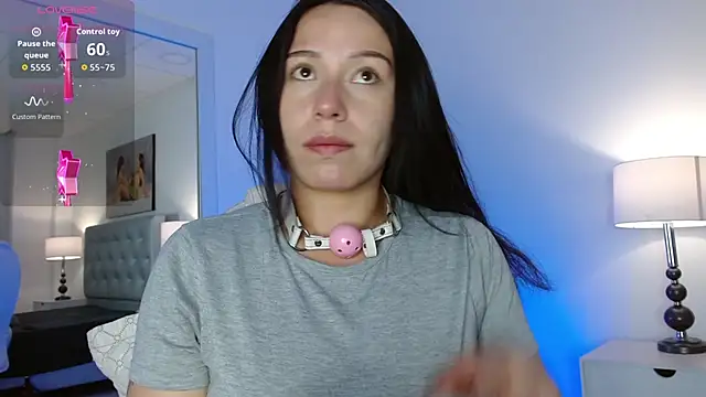 Snapshot of Mariaaam_ chatting on 10/13/25, 11:32 Mariaaam online show from 10/13/25, 11:32