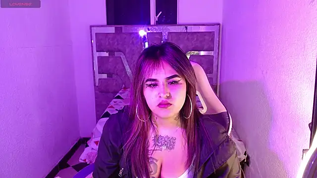 Snapshot of ivoni chatting on 11/10/25, 10:31 ivoni online show from 11/10/25, 10:31