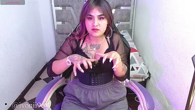 Snapshot of ivoni chatting on 11/11/25, 09:48 ivoni online show from 11/11/25, 09:48