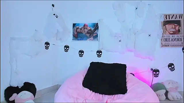 Miaengels  online show from 10/10/25, 12:09