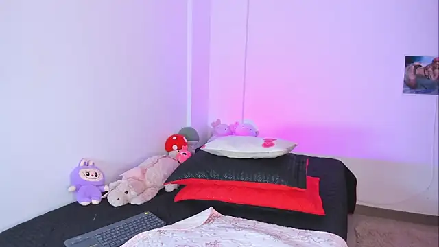 Miaengels  online show from 04/23/26, 12:12