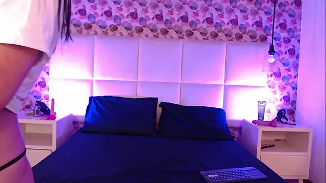 IssisLancaster online show from 11/25/25, 12:05