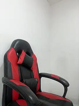 Olivia Rousett online show from 11/25/25, 08:53